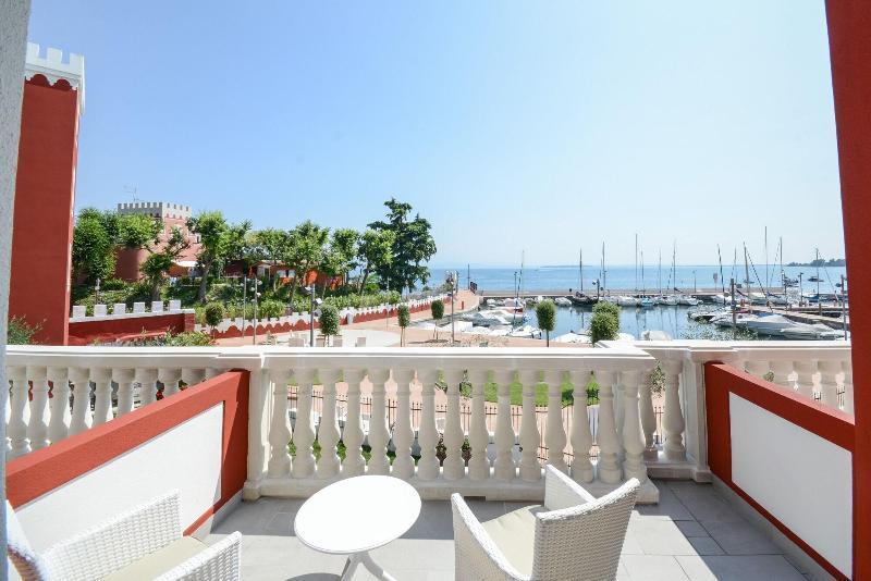 Hotel Villa Garuti بادينغي سول غاردا المظهر الخارجي الصورة