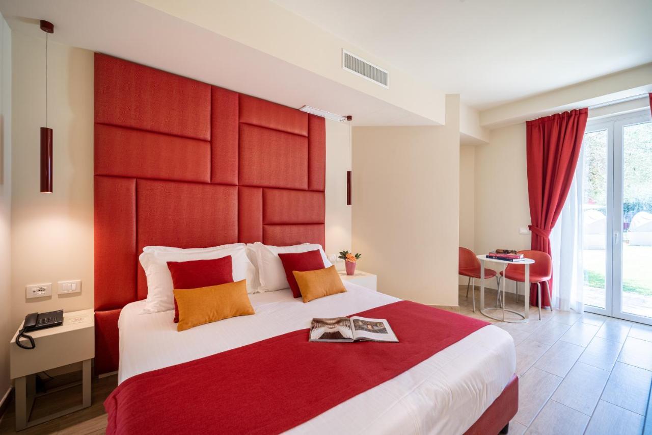 Hotel Villa Garuti بادينغي سول غاردا المظهر الخارجي الصورة