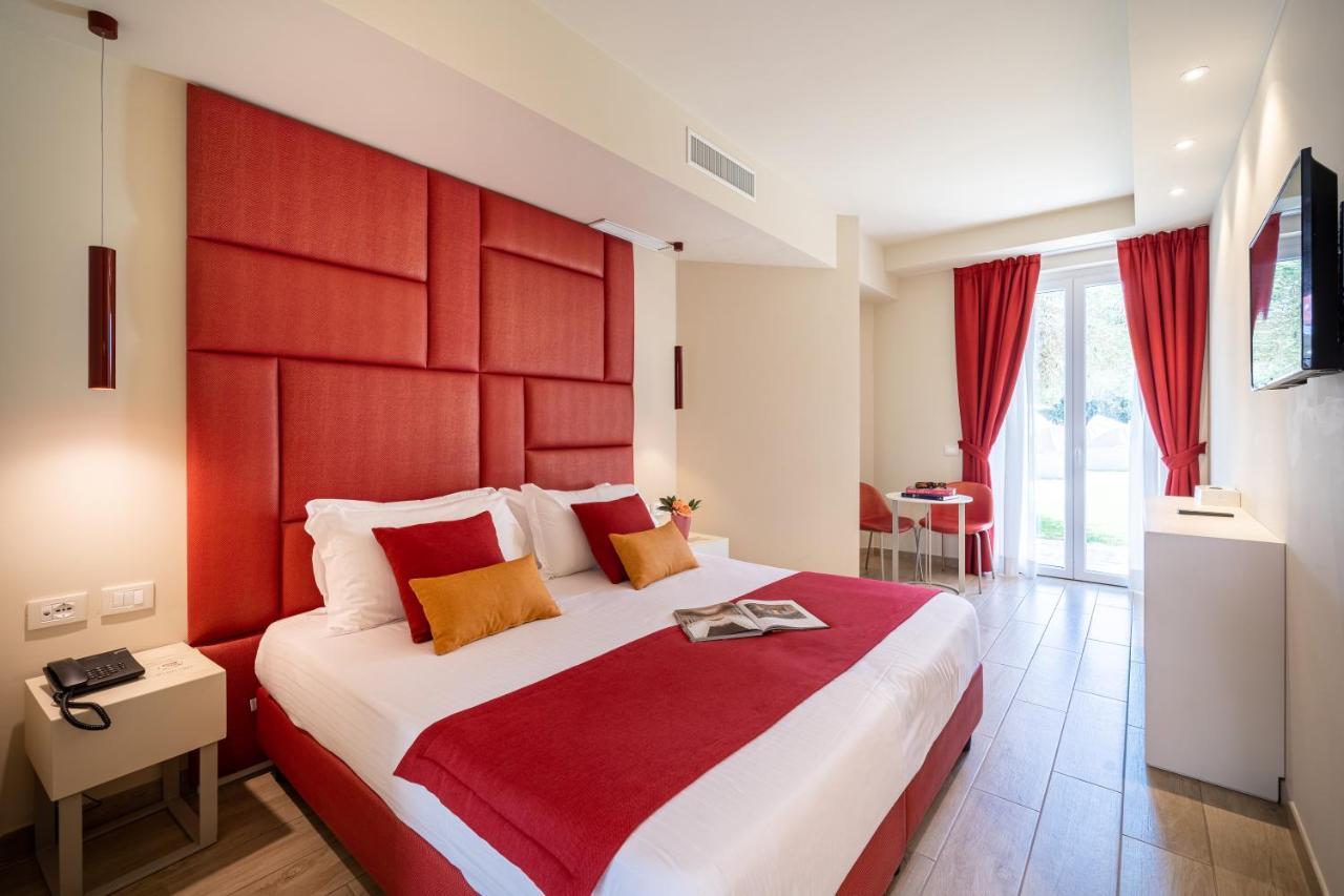Hotel Villa Garuti بادينغي سول غاردا المظهر الخارجي الصورة