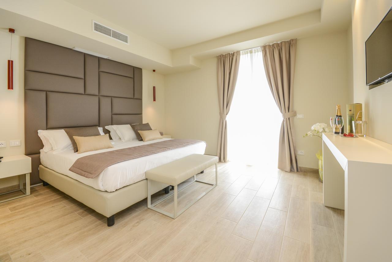 Hotel Villa Garuti بادينغي سول غاردا المظهر الخارجي الصورة