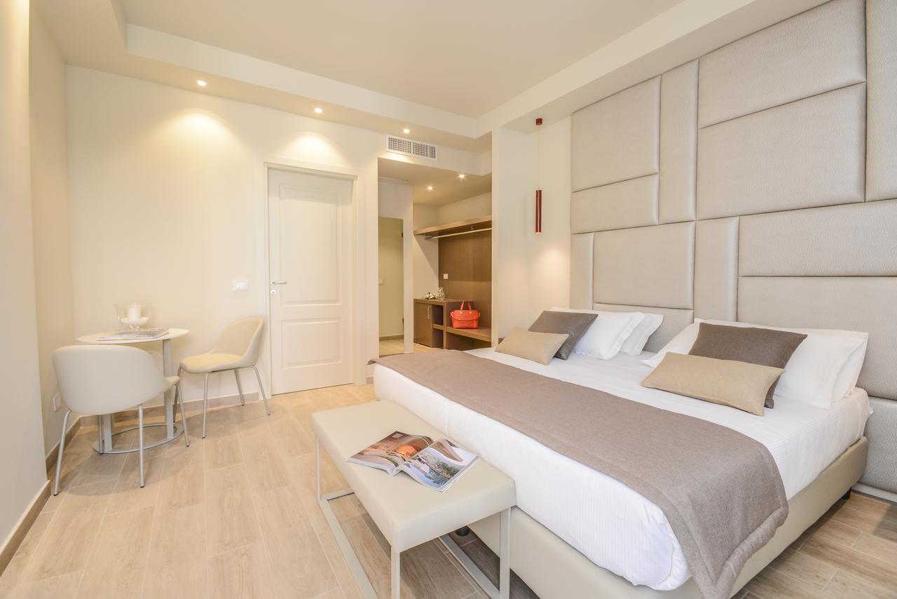 Hotel Villa Garuti بادينغي سول غاردا المظهر الخارجي الصورة