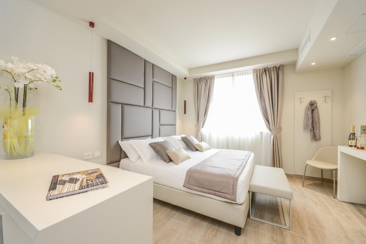 Hotel Villa Garuti بادينغي سول غاردا المظهر الخارجي الصورة