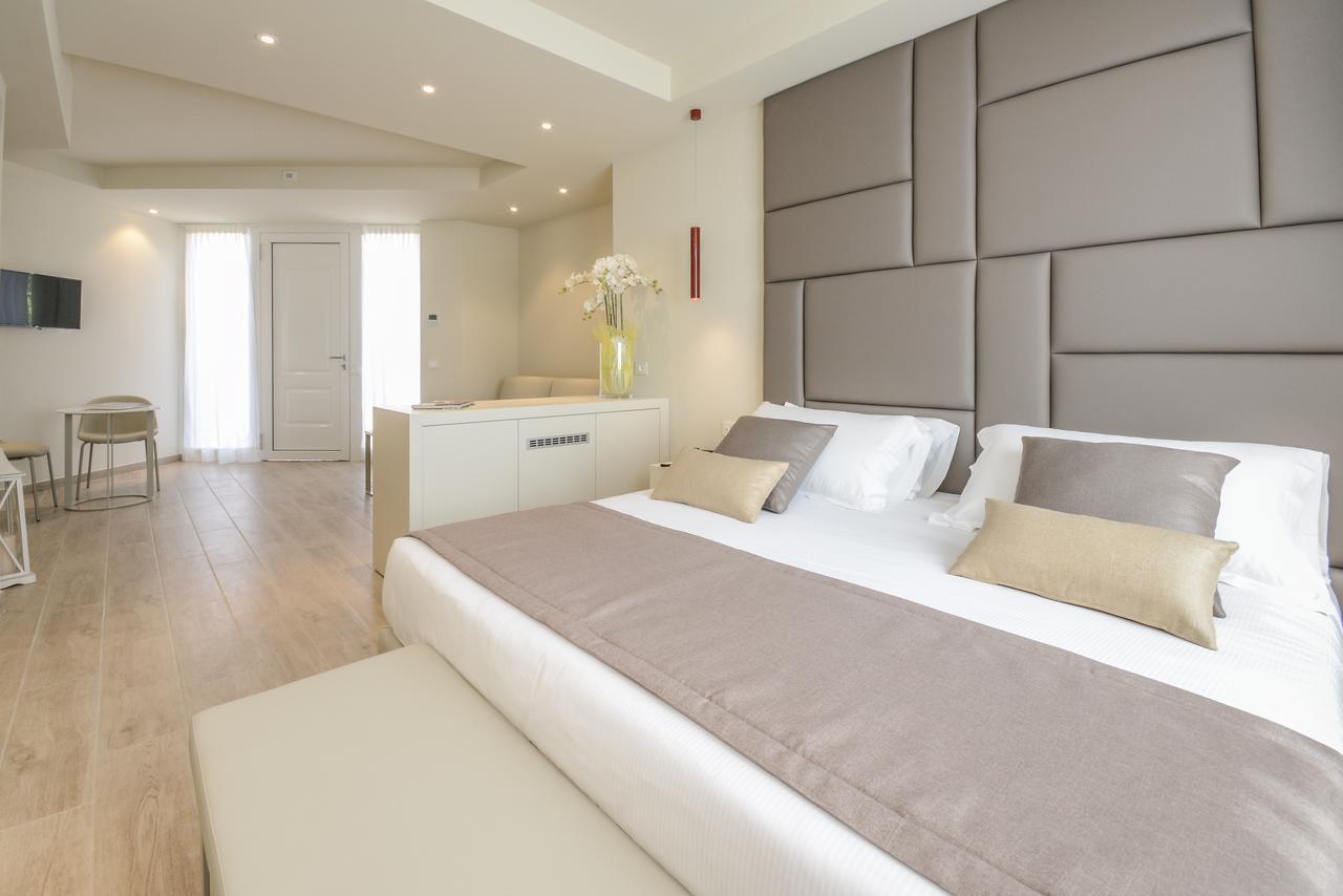 Hotel Villa Garuti بادينغي سول غاردا المظهر الخارجي الصورة