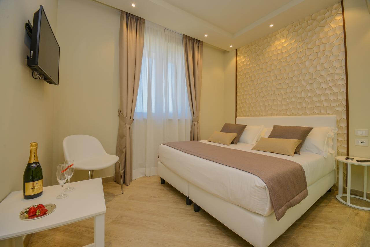 Hotel Villa Garuti بادينغي سول غاردا المظهر الخارجي الصورة